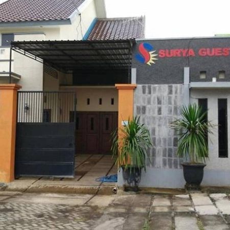 Surya Guest House Probolinggo Exterior photo