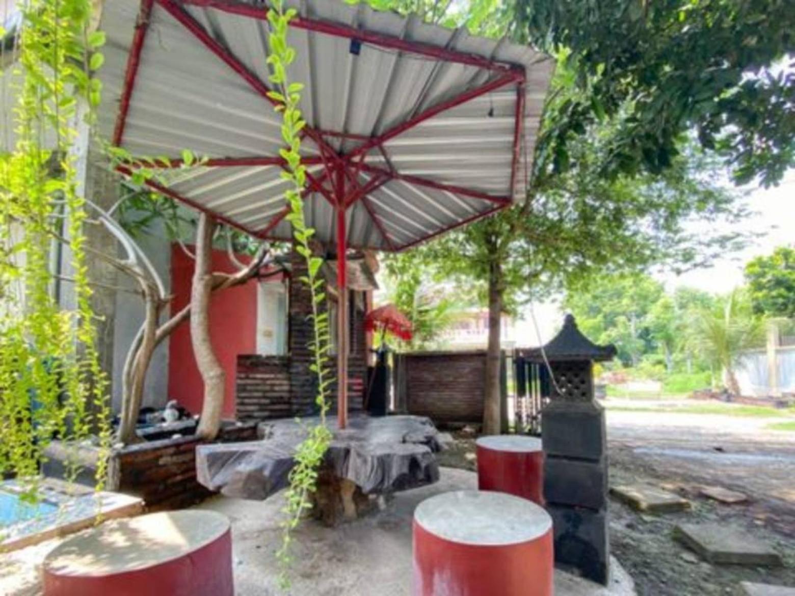 Surya Guest House Probolinggo Exterior photo