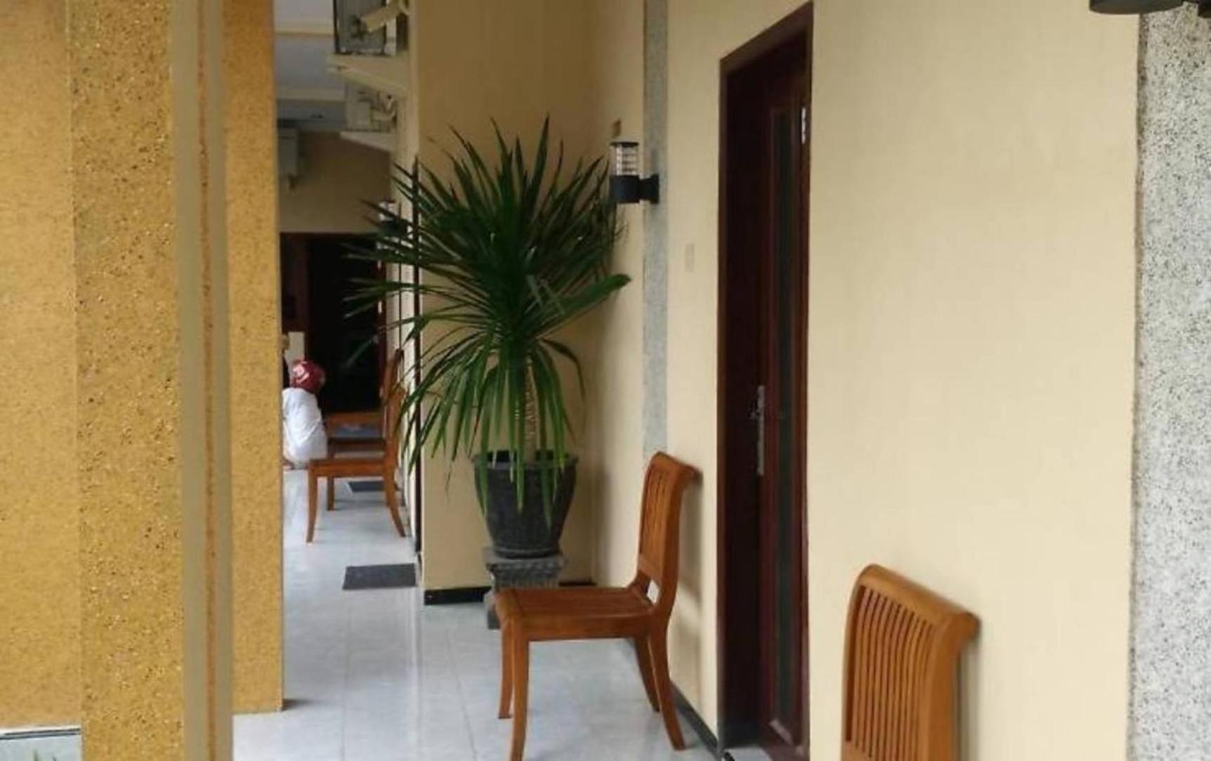 Surya Guest House Probolinggo Exterior photo