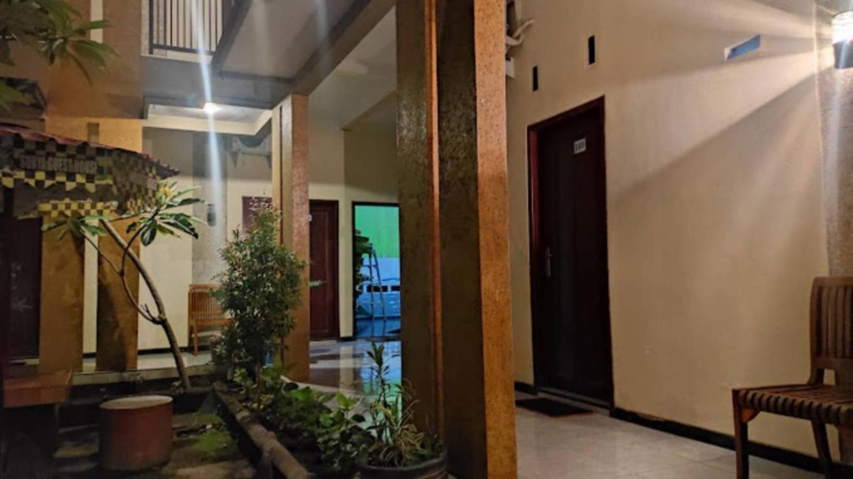 Surya Guest House Probolinggo Exterior photo