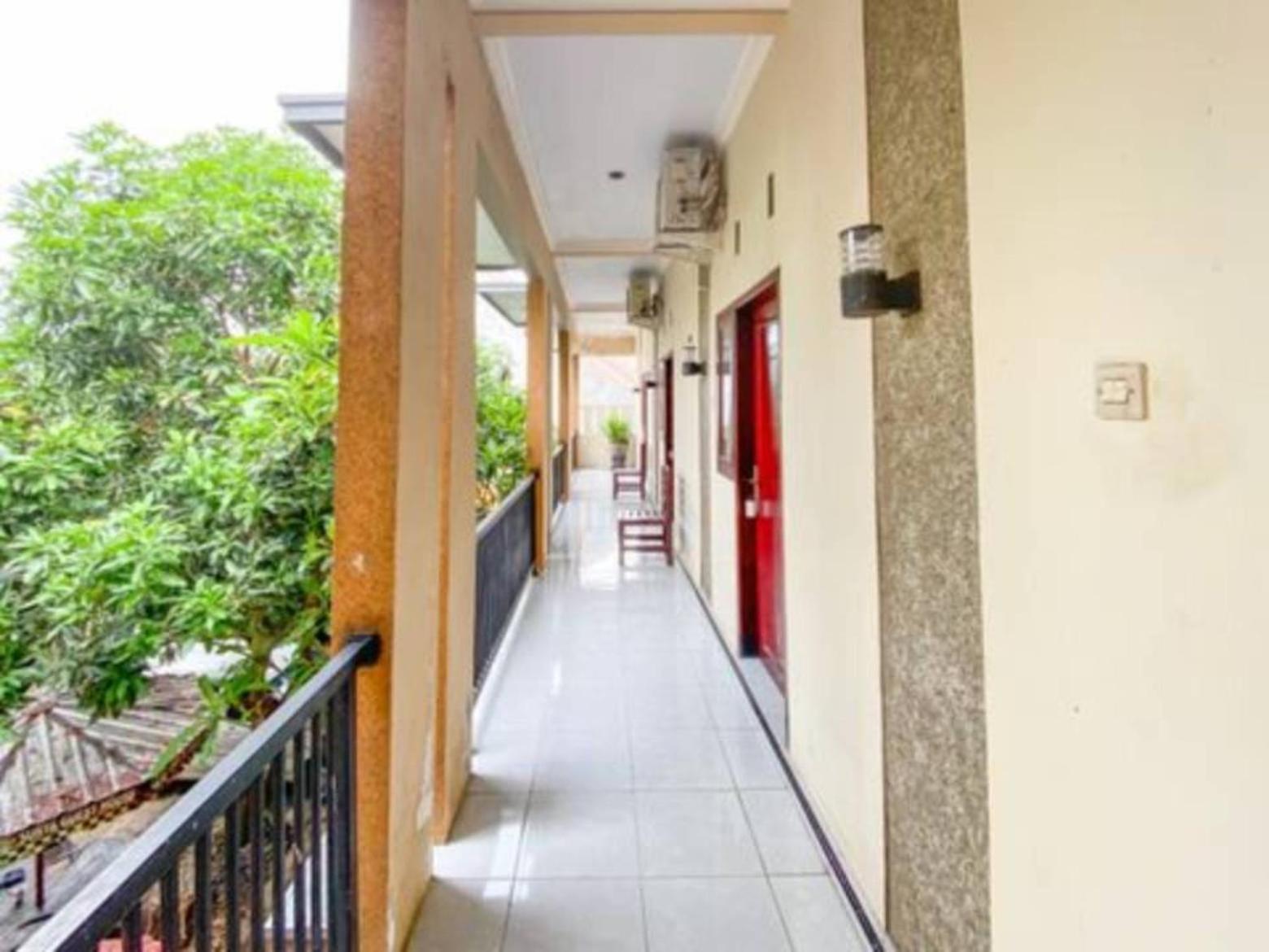 Surya Guest House Probolinggo Exterior photo
