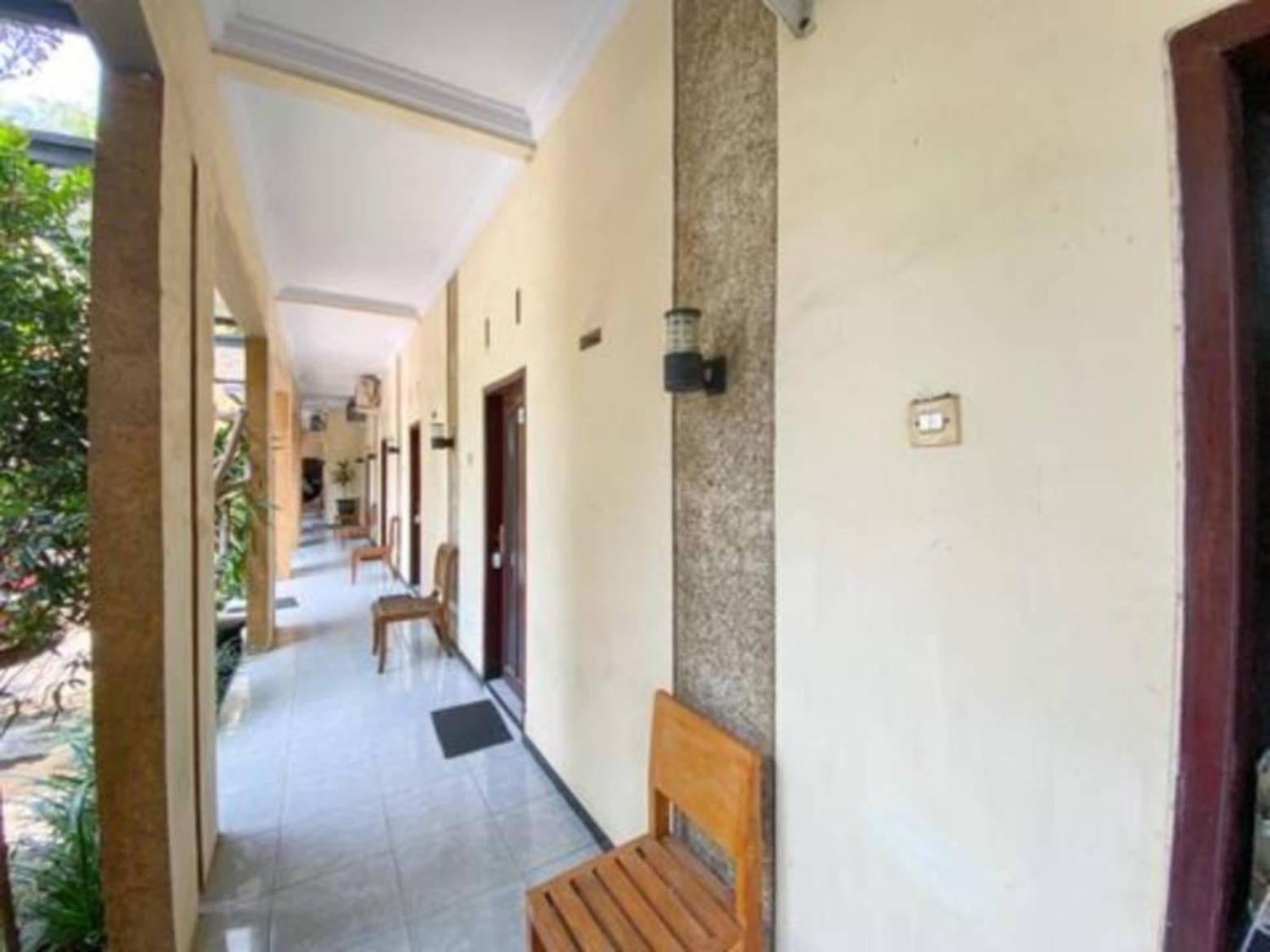 Surya Guest House Probolinggo Exterior photo