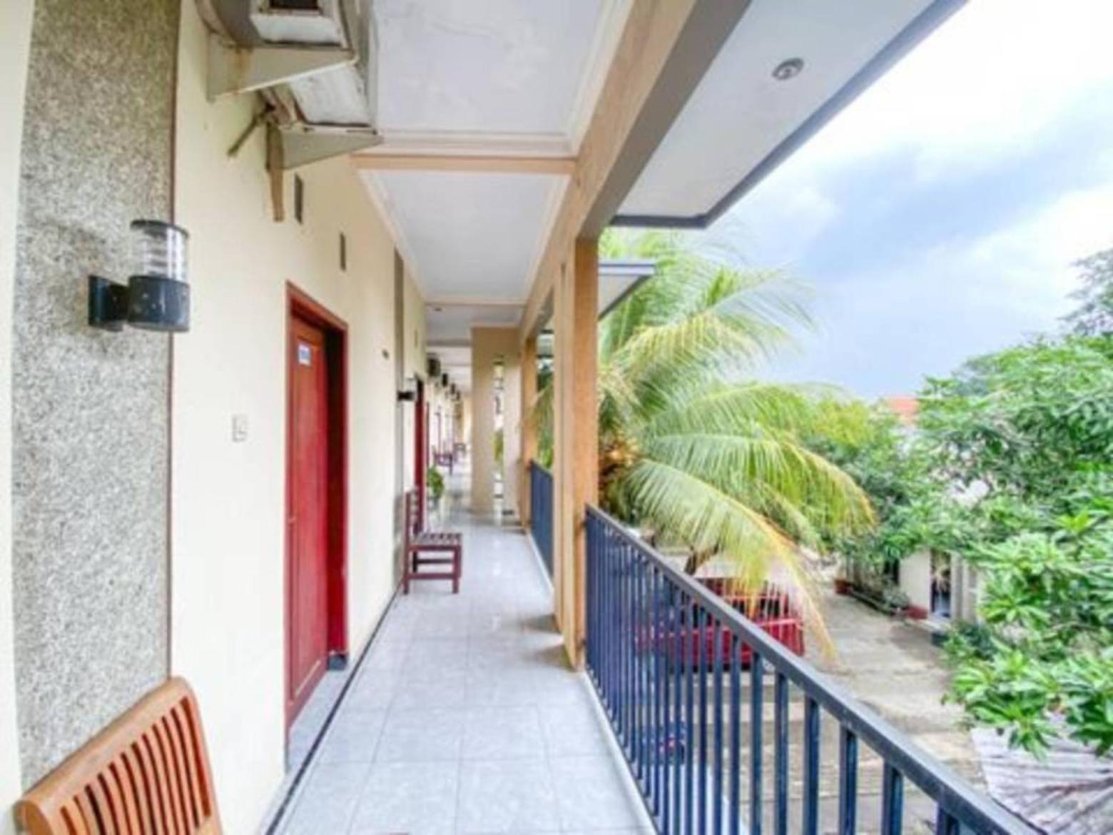 Surya Guest House Probolinggo Exterior photo