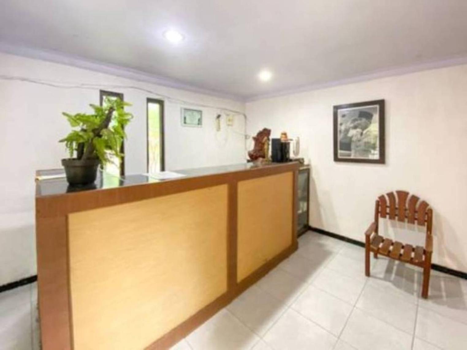 Surya Guest House Probolinggo Exterior photo