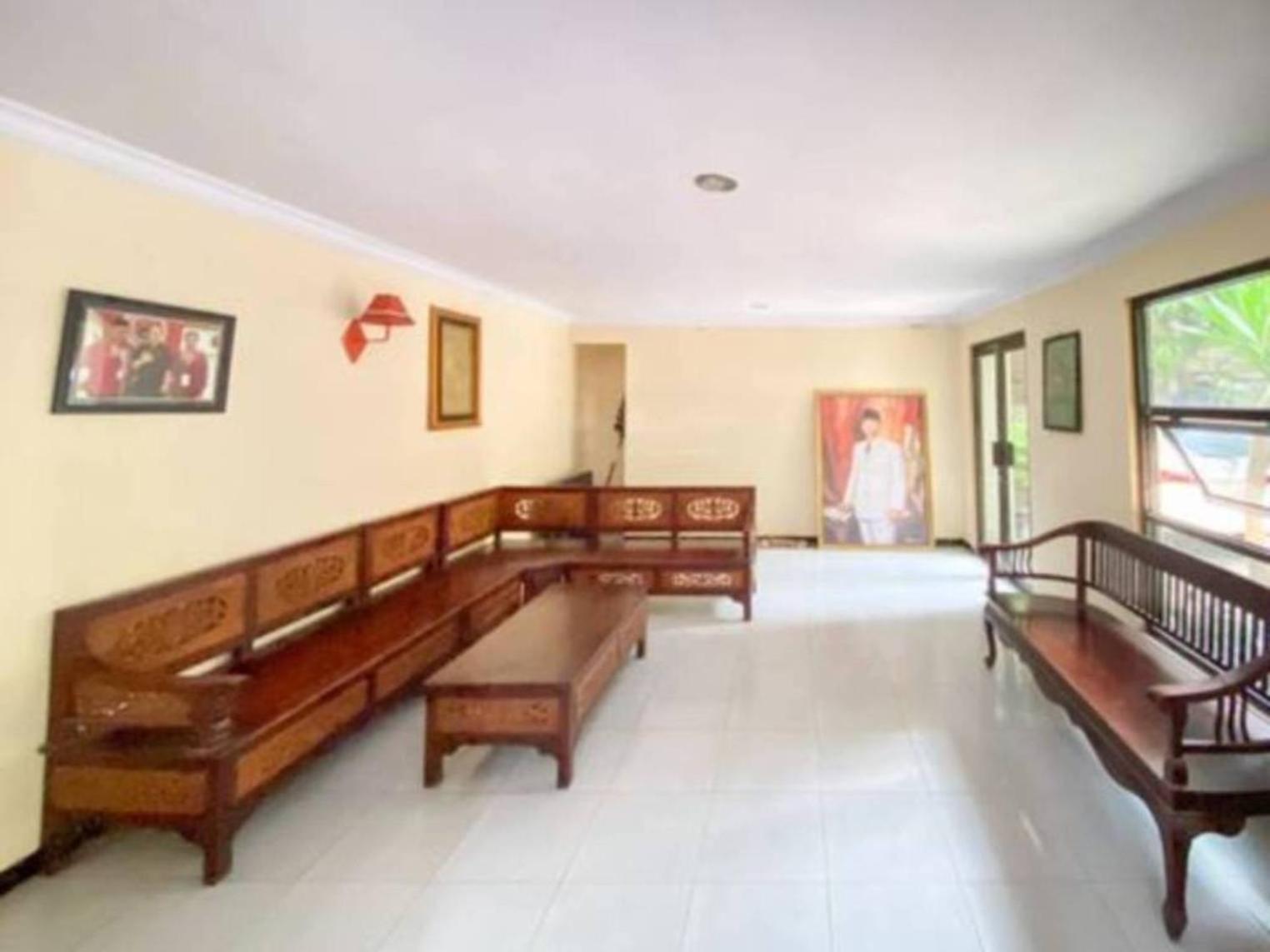 Surya Guest House Probolinggo Exterior photo
