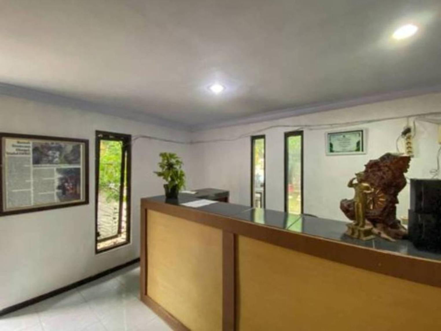 Surya Guest House Probolinggo Exterior photo