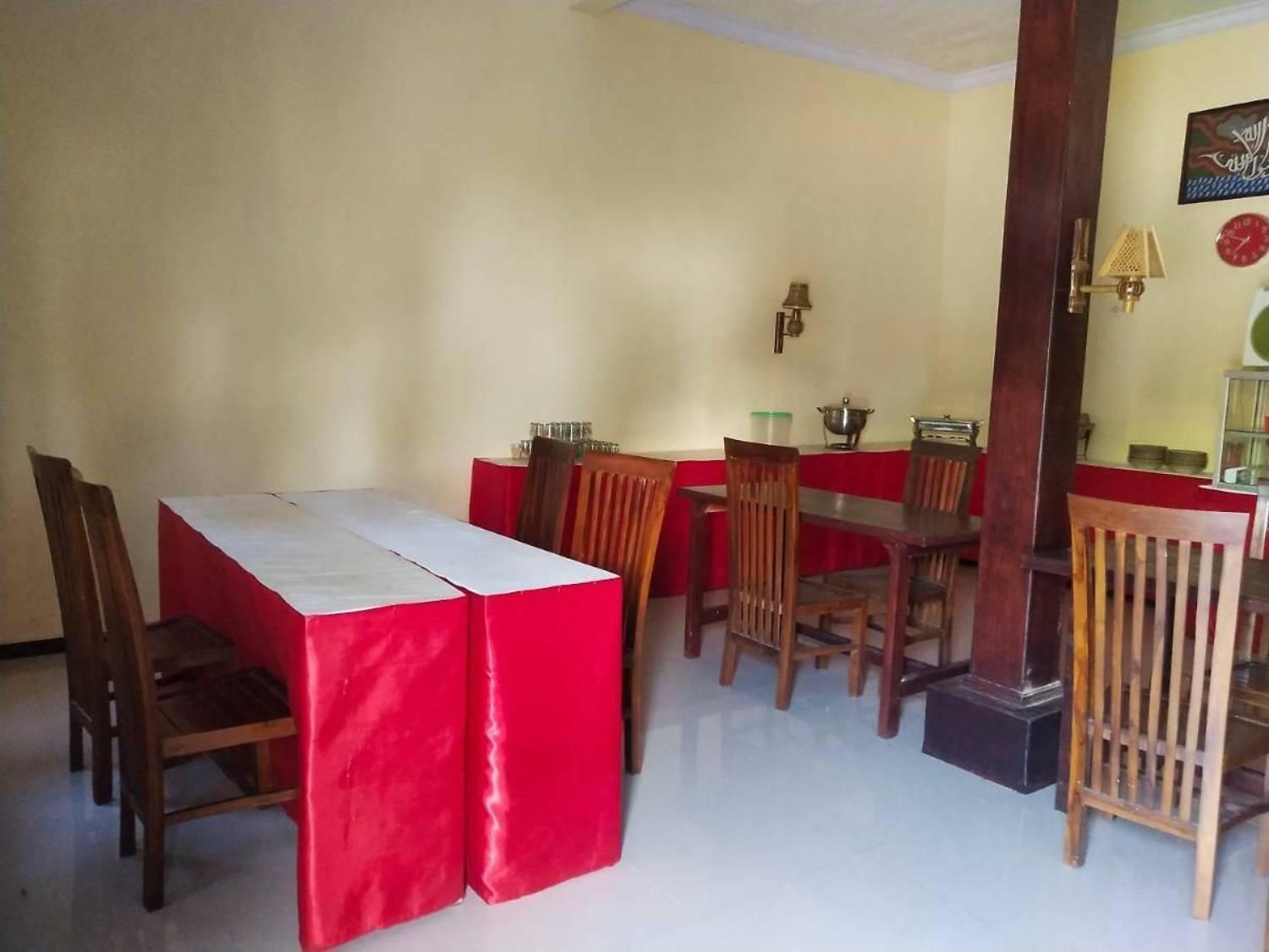 Surya Guest House Probolinggo Exterior photo