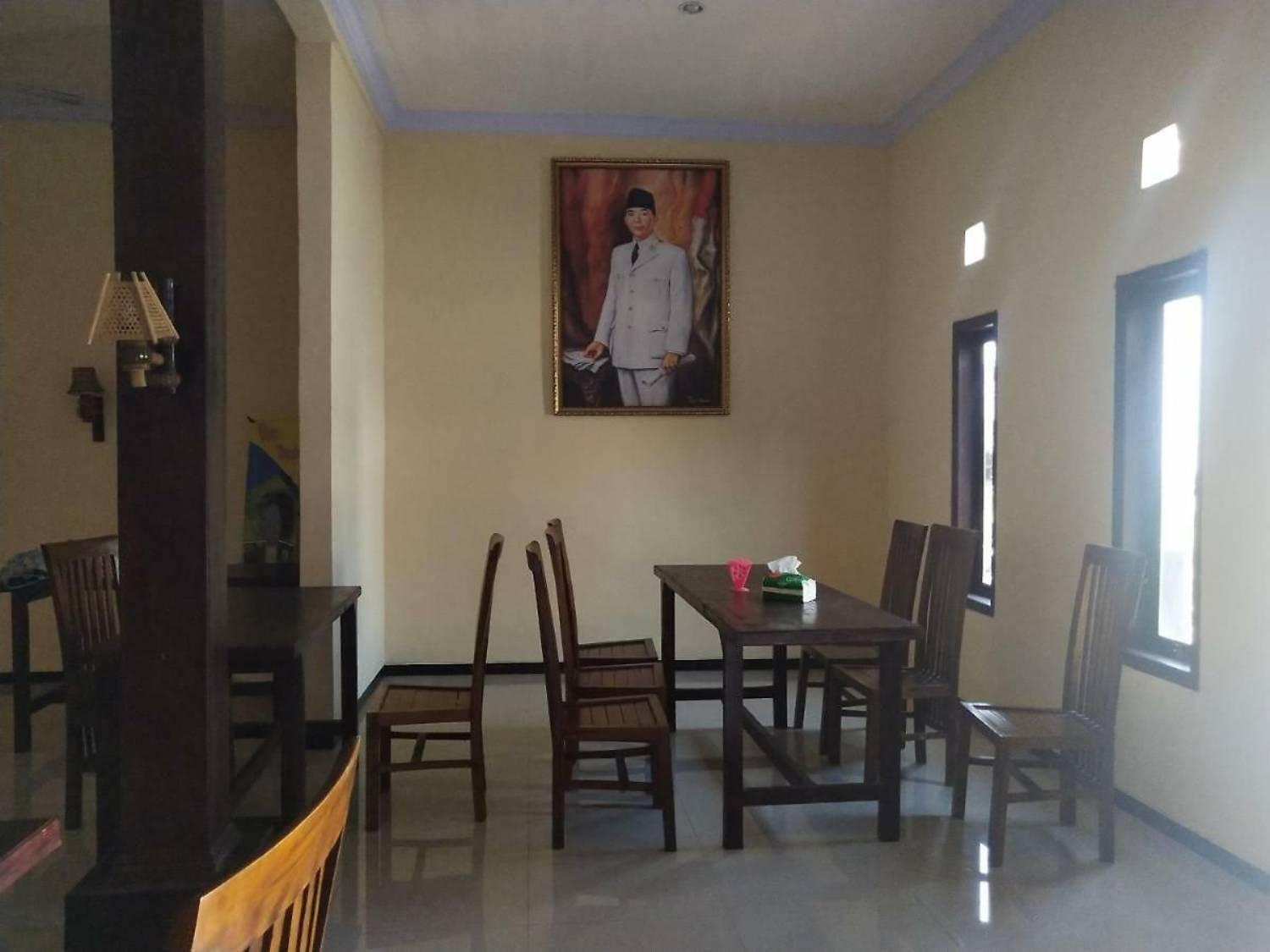 Surya Guest House Probolinggo Exterior photo