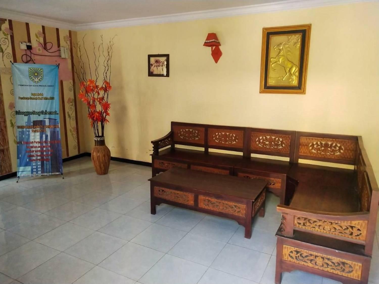 Surya Guest House Probolinggo Exterior photo