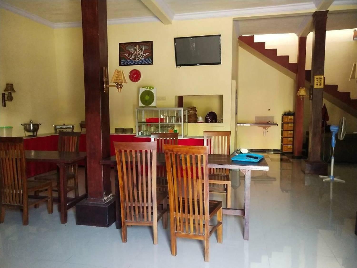 Surya Guest House Probolinggo Exterior photo