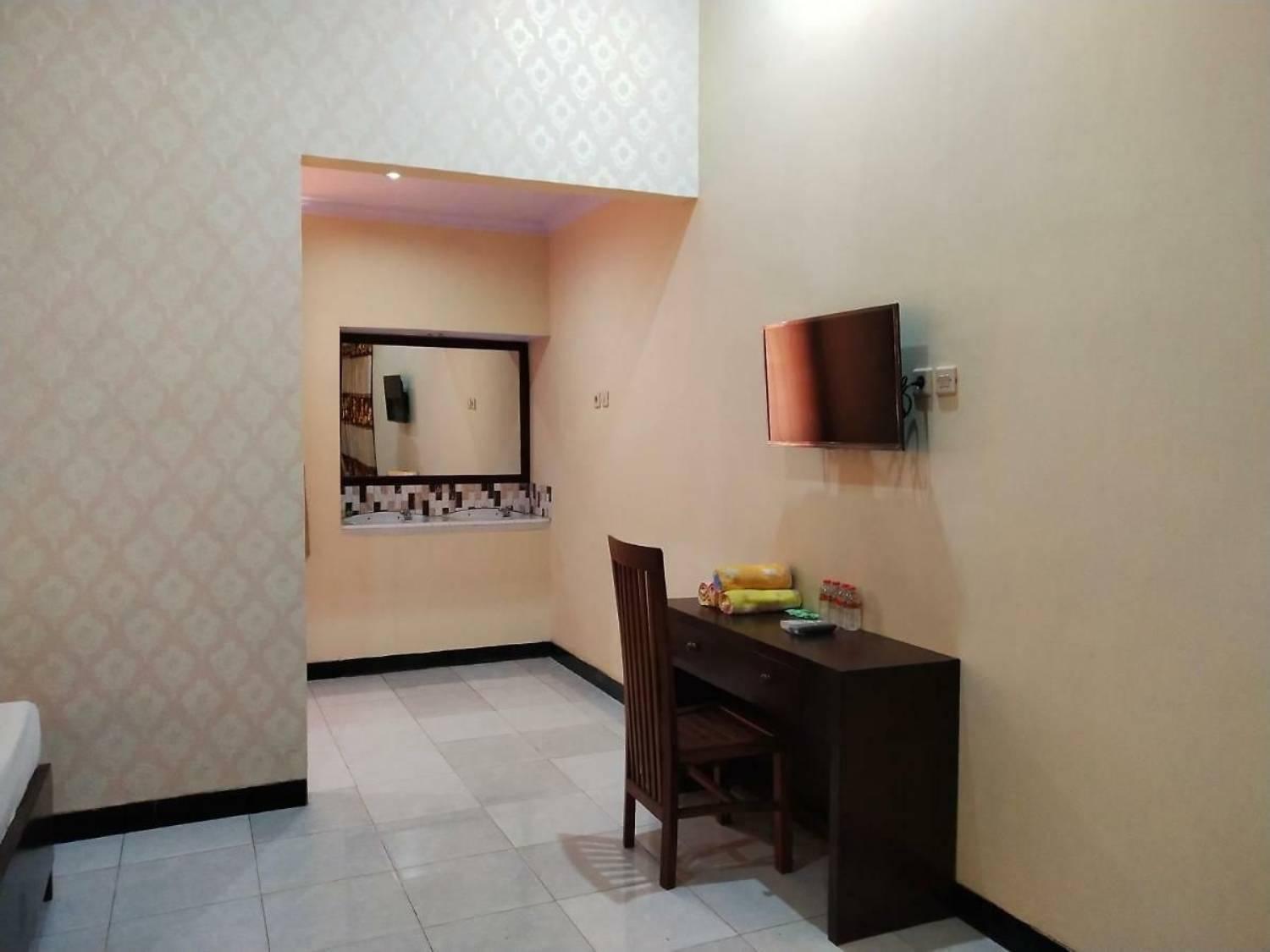 Surya Guest House Probolinggo Exterior photo