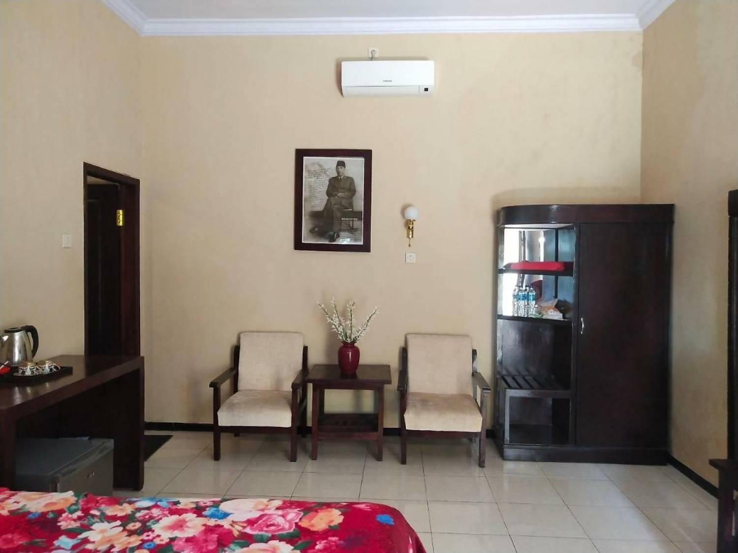 Surya Guest House Probolinggo Exterior photo