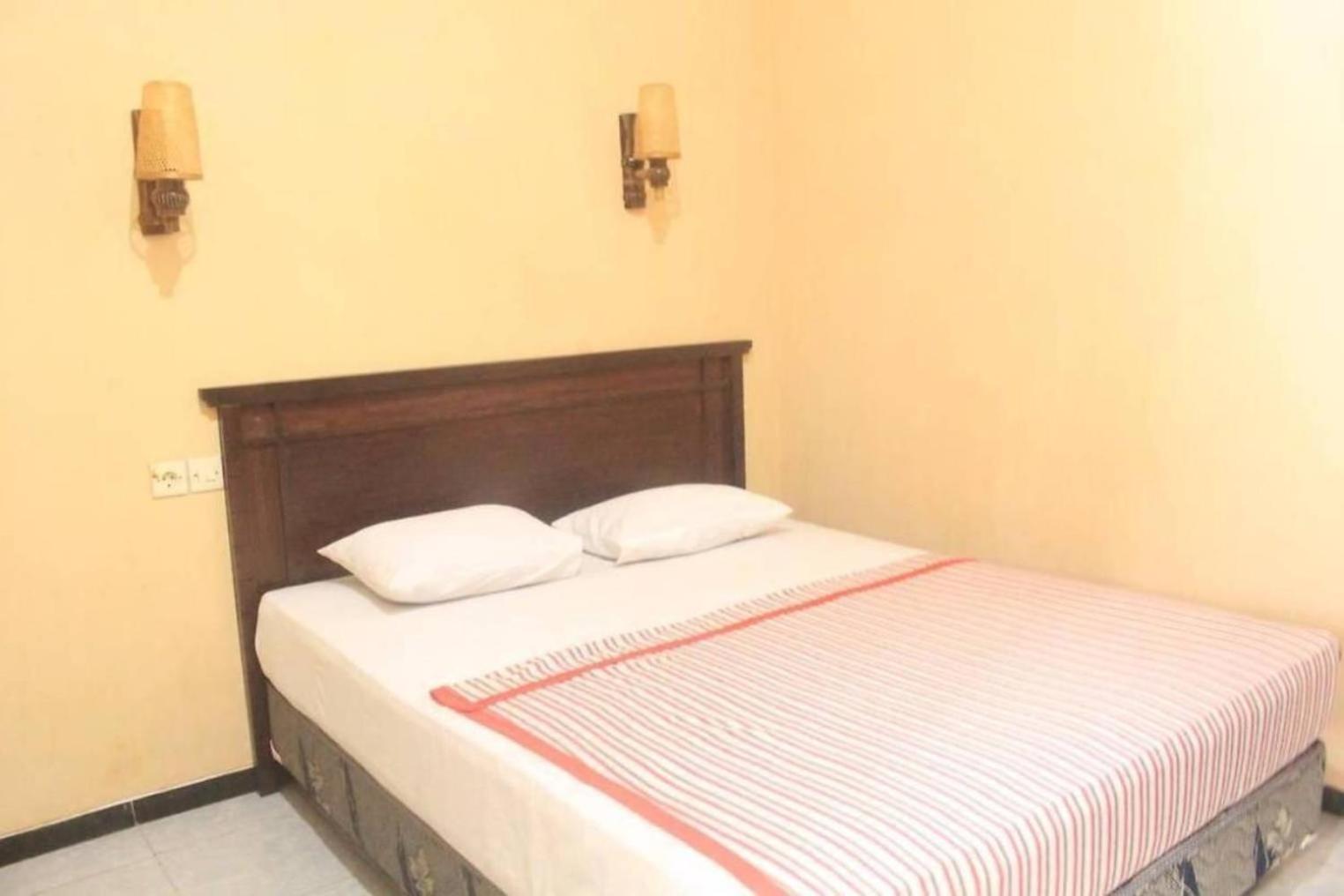 Surya Guest House Probolinggo Exterior photo