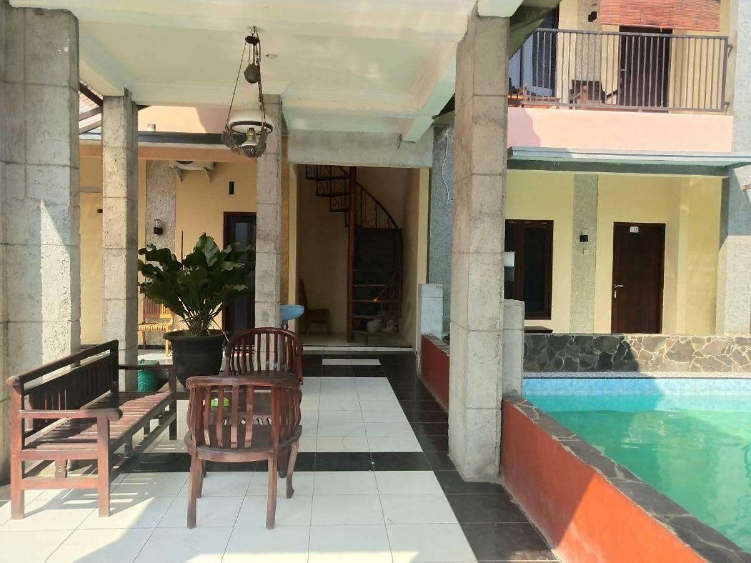 Surya Guest House Probolinggo Exterior photo
