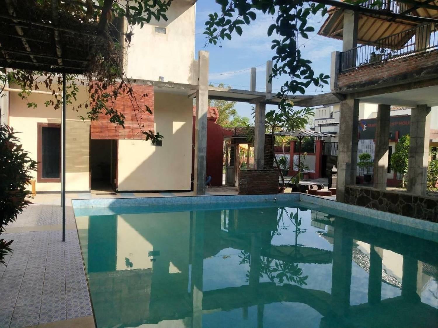 Surya Guest House Probolinggo Exterior photo