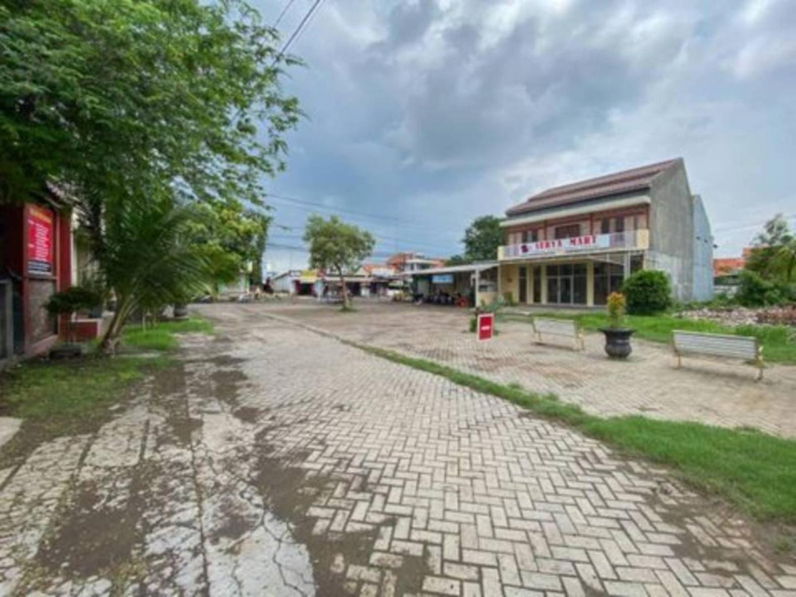 Surya Guest House Probolinggo Exterior photo