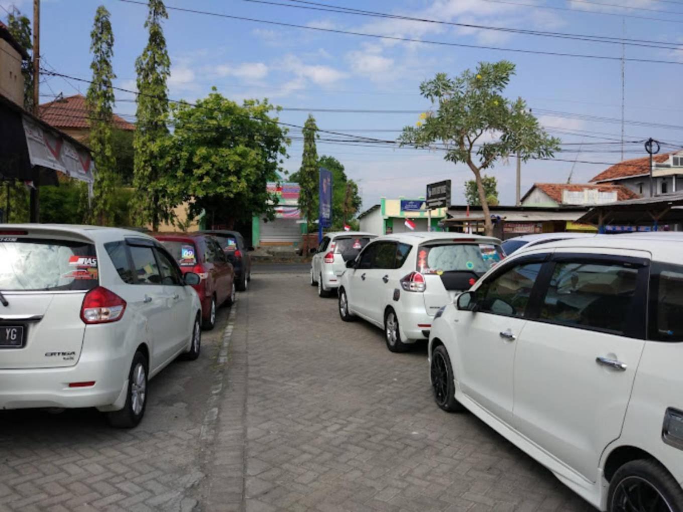 Surya Guest House Probolinggo Exterior photo