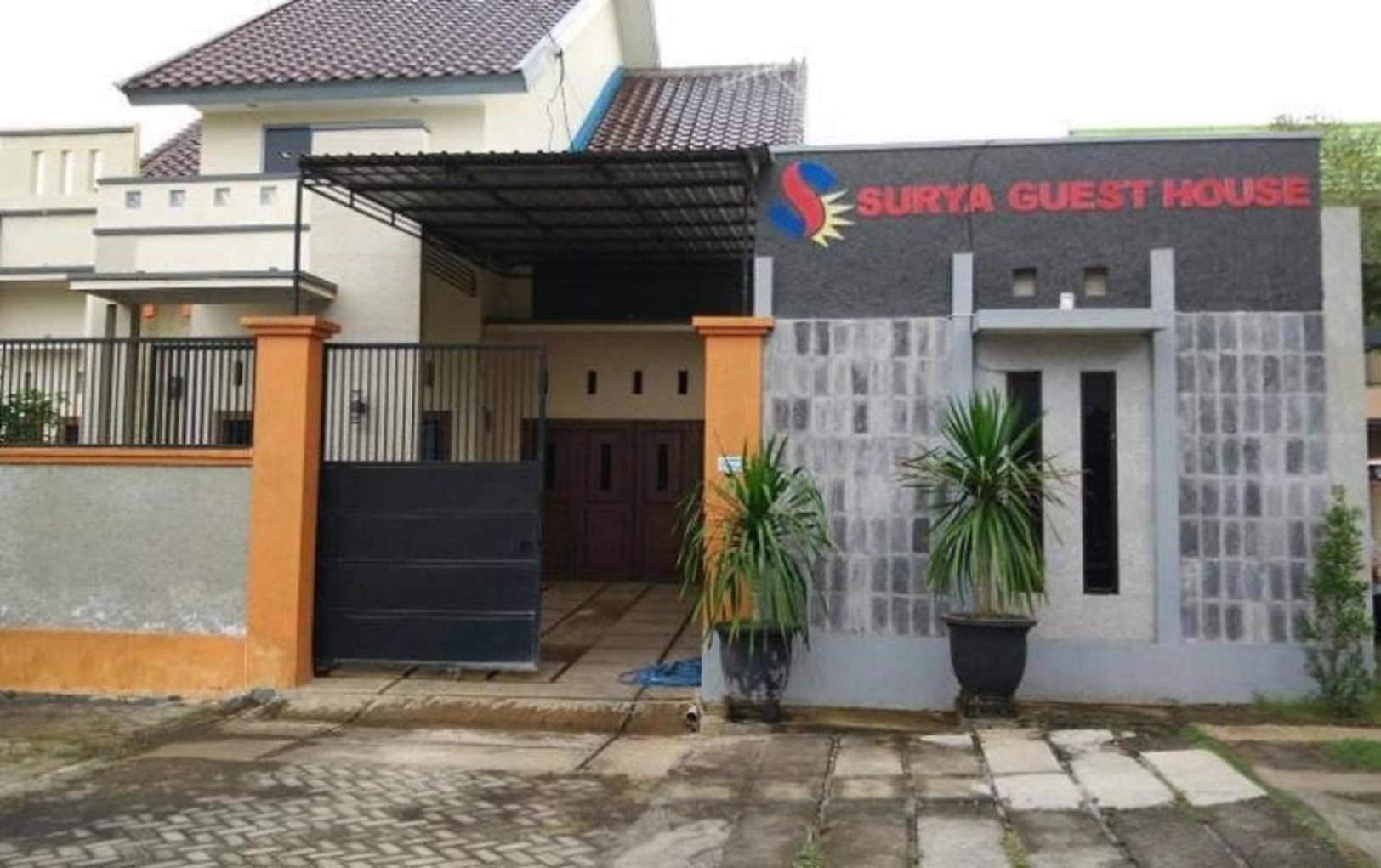 Surya Guest House Probolinggo Exterior photo